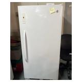 28x28x60 GE Stand up freezer 28x28x60 GE Stand up freezer
