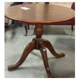 Small round wooden vintage table 30x34 Small round wooden vintage table 30x34