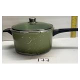 Vintage olive green pot Vintage olive green pot
