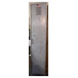 Lockable storage locker 15x18x78