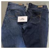 (2) Levi Jeans Womens 22 / 24