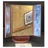 Pink light up desk mirror Deweisn