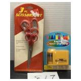 Mixed lot; pencil sharpener / scissors