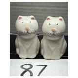 Vintage cat salt & pepper shakers made in brazil
