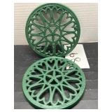 (2) minuteman cast iron trivets
