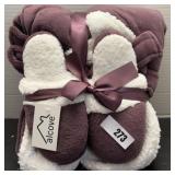 Robe w/ Matching Slippers - New