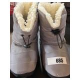 Comfy Warm Boots; 6/7?