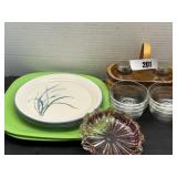 Mixed Vintage Kitchen Lot; Pyrex & More