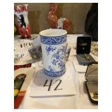 Ceramic utensil holder