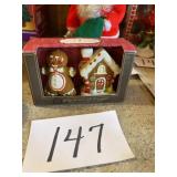 Gingerbread salt and pepper shakers