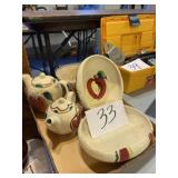 Porcelain dishes set