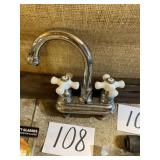 Fossett with porcelain knob