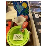 Kitchen bowls, and other lot