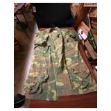 menï¿½s short sleeve, military, camo shirt, medium