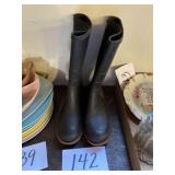 Rubber boots size 5