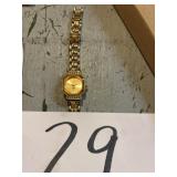 womenï¿½s gold tone dress watch
