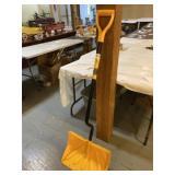 Heavy Duty  snow shovel