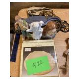 Assorted decorative items