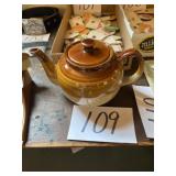 Ceramic teapot pot
