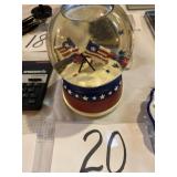 Patriotic snow globe with music box
