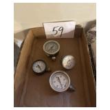 Gauges a lot of four pieces