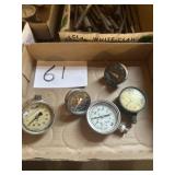 Lot of gauges five pieces