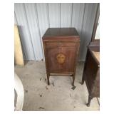 Vintage Victrola furniture no mechanism