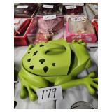 Boon Turtle Bathe Toy & Scoop