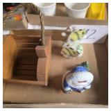 Miscellaneous box lot fish, figurine +