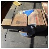 Central forge vise