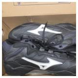 Mizuno 9 spike vintage mid size 9.5 baseball