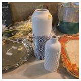 Lot of 2 primitive vases modern decor