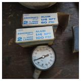 Lot of 2 pressure gauges