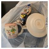 Miscellaneous figurine and glass lot