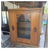 Vintage/Antique Curio Cabinet China Cabinet