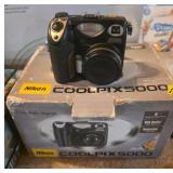 Nikon Coolpix 5000 Digital Camera with Box