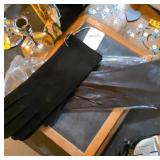 Vintage Womenï¿½s Gloves 2 pair