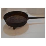 Antique Cast Iron Footed Spider Skillet Pan w/ Gat