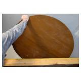 Round Table w/3 interior legs & pedestal - Oak