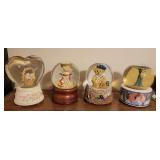 Snow Globes set of 4