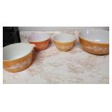 4pc Set of PYREX bowls
