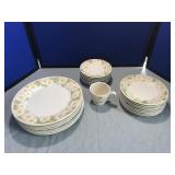 Poppy Trail (Sculptured Daisy)  by Metlox, Made in