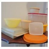 8 Pcs Vintage Tupperware with Lids