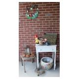 Garden Table & Outdoor Decor