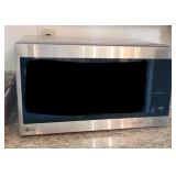 LG Microwave - 20" works