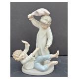 Lladro Nao - Pillow Fight - Statue