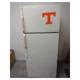 GE Refrigerator 67" tall x 29" wide x 32" deep