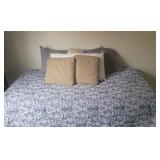 Twin Day Bed w/ Pillows +