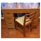 Knee Hole Wood Desk w/Chair
