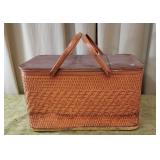 Vntg Picnic Basket